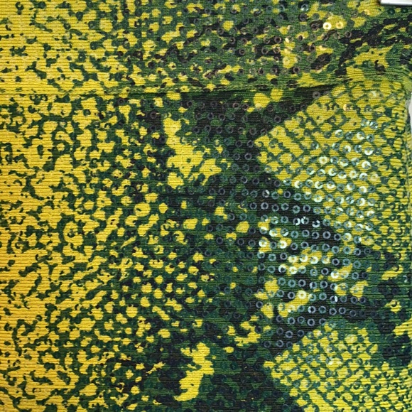 NWT BCBG MaxAzria green snakeskin sequin miniskirt - Picture 3 of 6